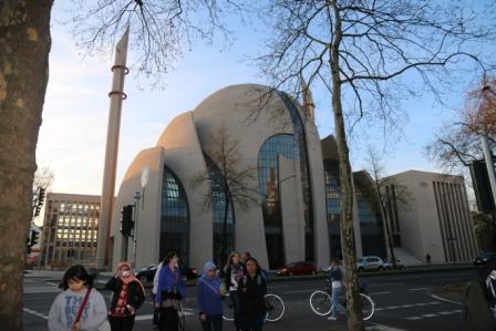 Tampak depan Cologne Central Mosque